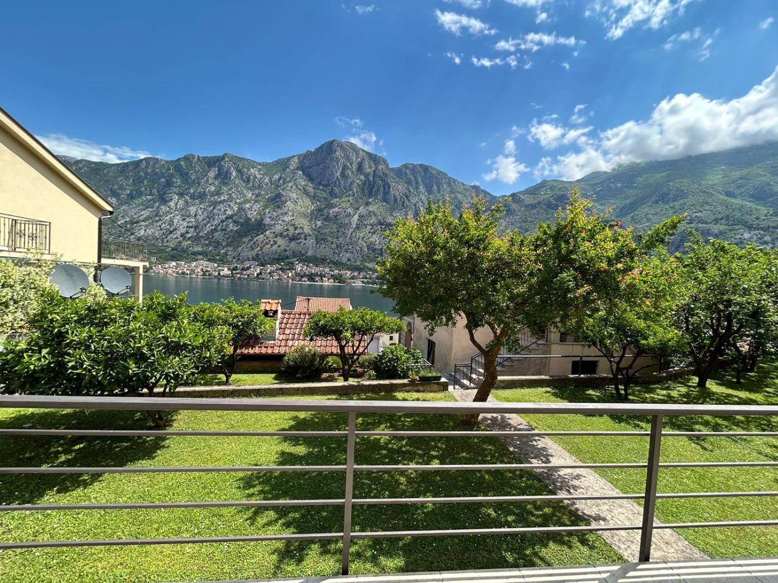 Apartments Andrija Kotor Bagian luar foto