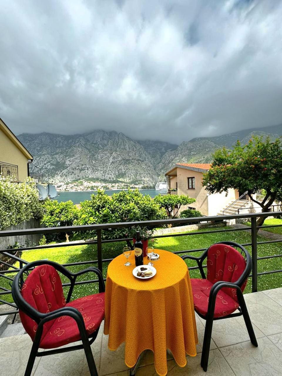 Apartments Andrija Kotor Bagian luar foto