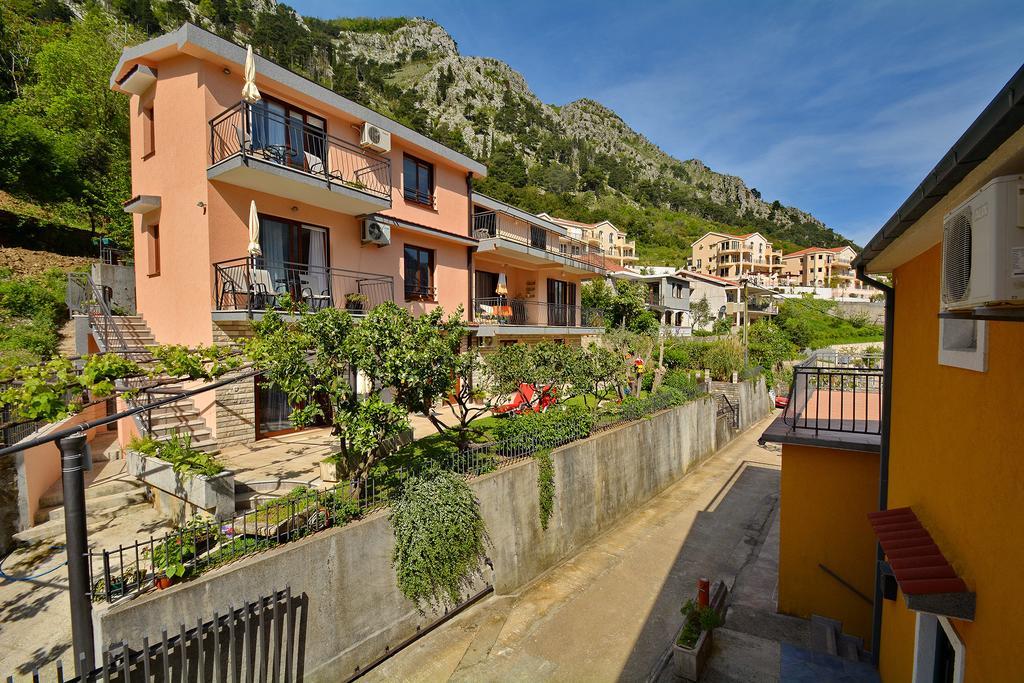 Apartments Andrija Kotor Bagian luar foto